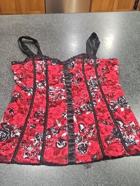 Red Floral Lace Corset-Style Camisole with Black Trim